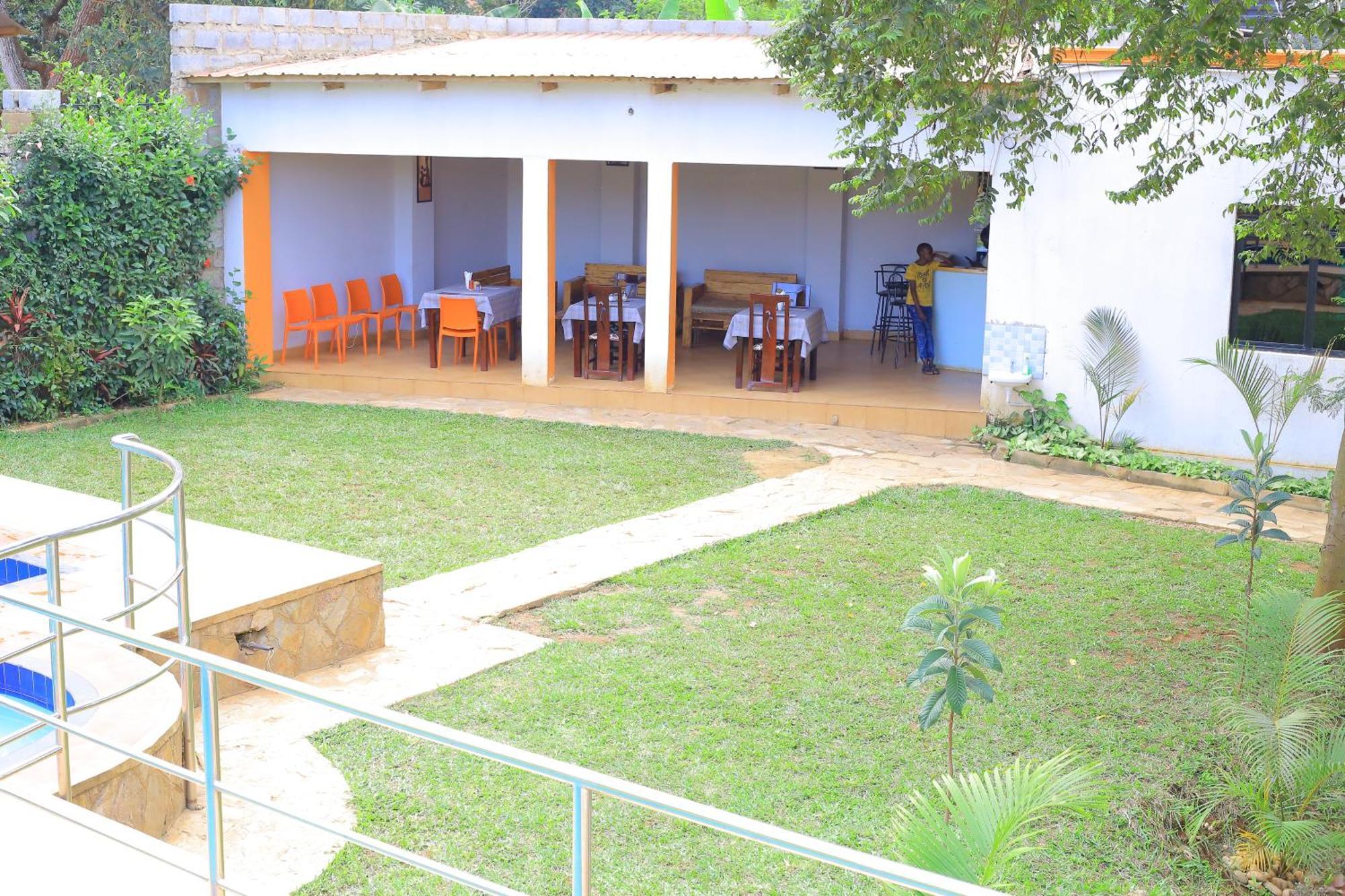 Golden Suites Hotel Entebbe Buitenkant foto